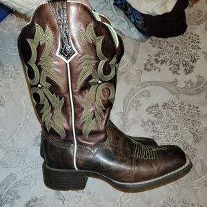 Ariat womans boots size 7